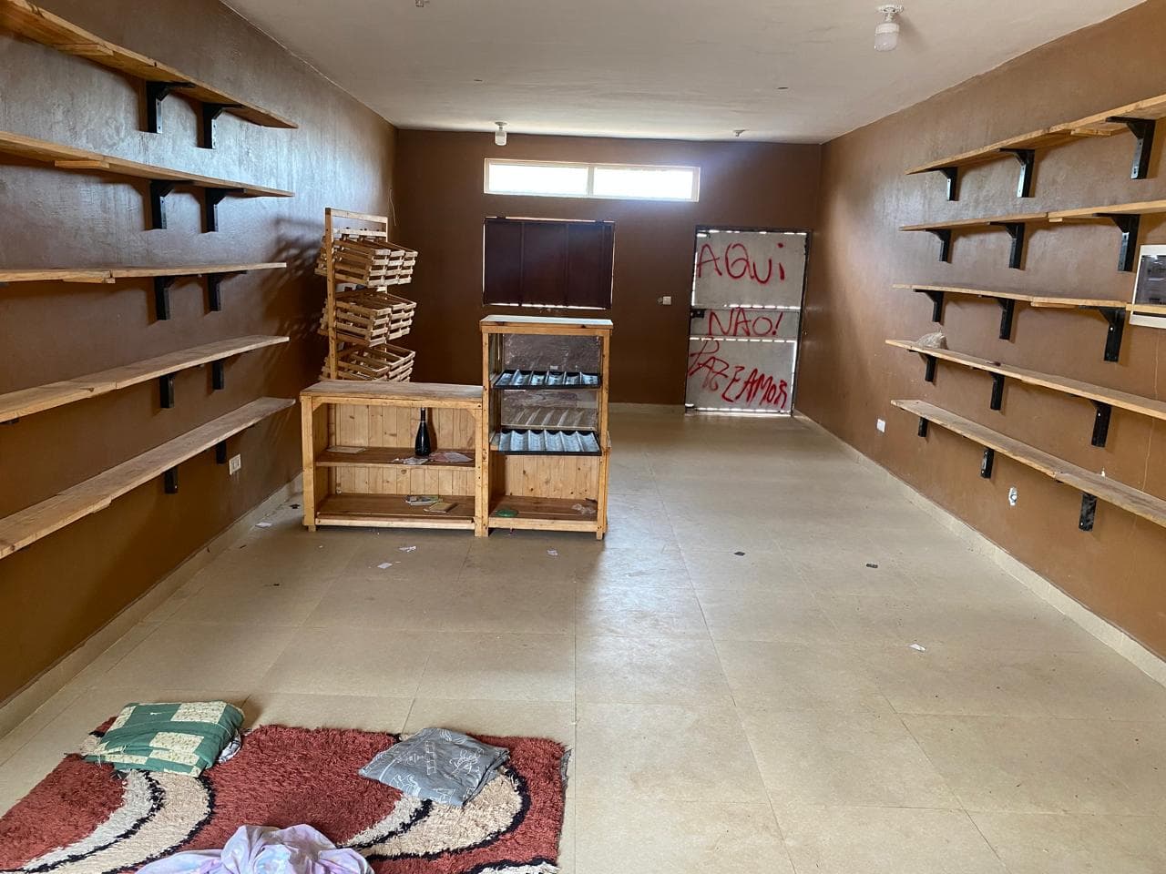 Espaço Comercial à Venda em viana na rua direita da Engevia